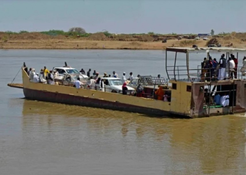 مأساة في نهر النيل.. غرق عبّارة شمال السودان يسفر عن عشرات الضحايا بينهم نساء وأطفال